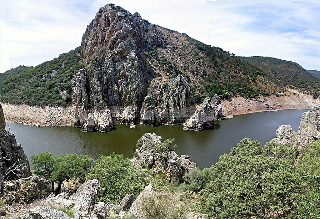 The area of Monfragüe National Park is noted for its importance as a breeding area for a selection of rare and protected birds,