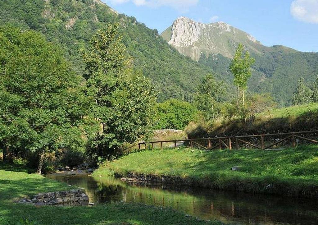 The Somiedo Natural Park is a protected natural space that is located in the central area of ​​the Cantabrian mountain range