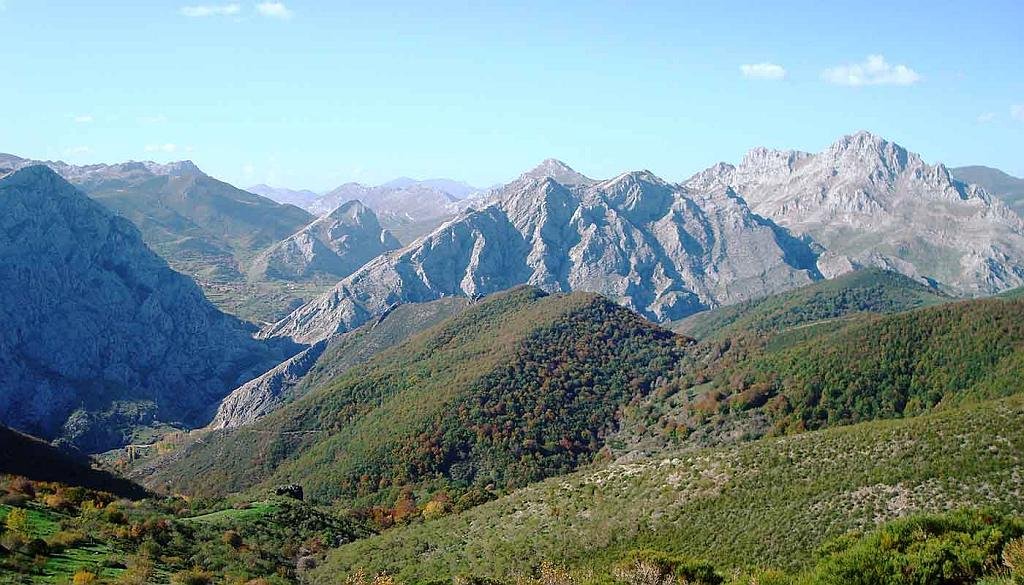 The spectacular scenery of Los Argüellos biosphere reserve is located north of the city of León and may one day be a part of the proposed "Great Cantabrian Biosphere Reserve"